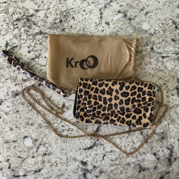 KroO Leopard Clutch or Crossbody Phone & Card Case - Picture 2 of 4